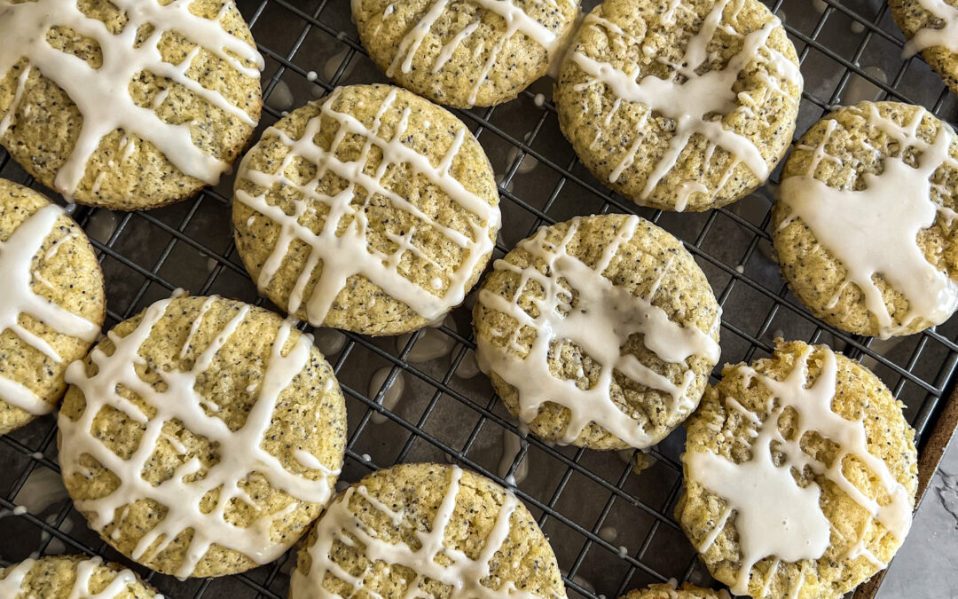 You Will Love to Eat + Make These Lemon Poppy Cookies!